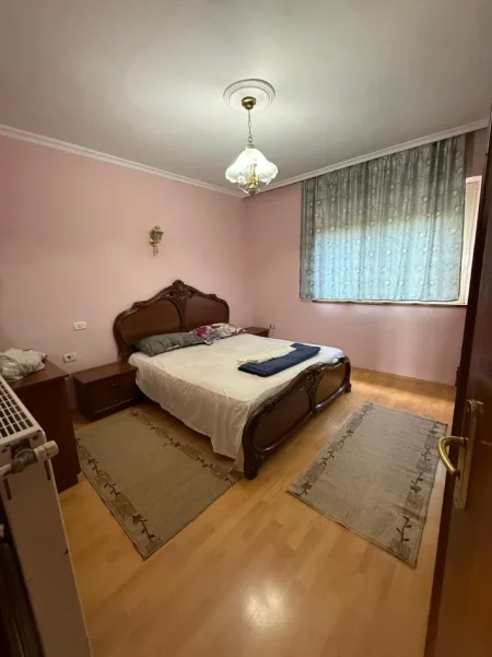 Tirane, jepet me qera apartament 2+1 Kati 4, 83 m² 700 € (Bulevardin Zhan D'Ark, në kryqëzimin e ATSH-së me Urën Ali Demi në Tiranë)