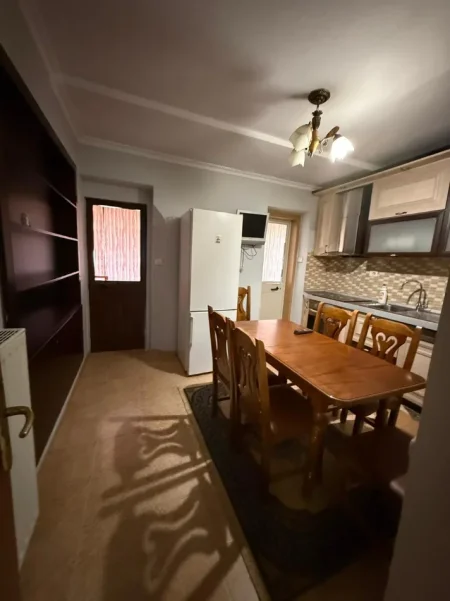 Tirane, jepet me qera apartament 2+1 Kati 4, 83 m² 700 € (Bulevardin Zhan D'Ark, në kryqëzimin e ATSH-së me Urën Ali Demi në Tiranë)