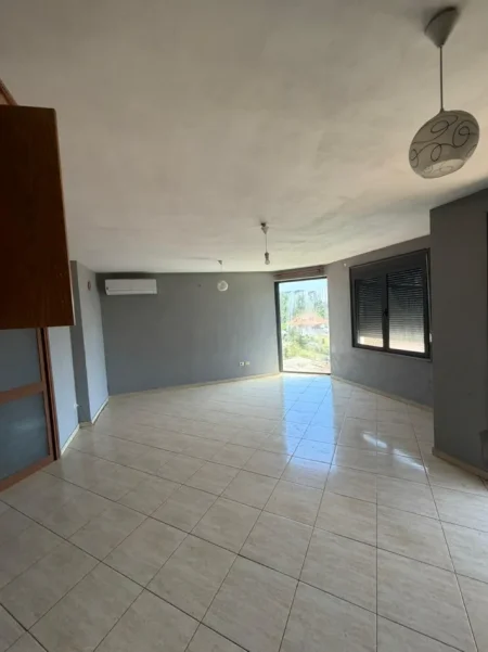 Tirane, jepet me qera apartament 3+1+Ballkon Kati 4, 150 m² 350 € (Astir)