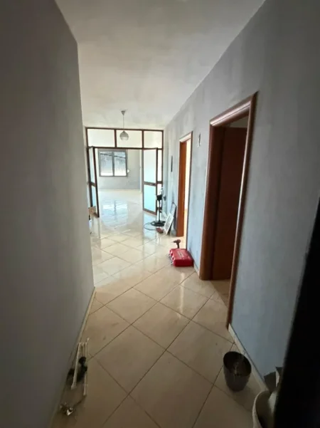 Tirane, jepet me qera apartament 3+1+Ballkon Kati 4, 150 m² 350 € (Astir)