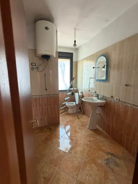Tirane, jepet me qera apartament 3+1+Ballkon Kati 4, 150 m² 350 € (Astir)