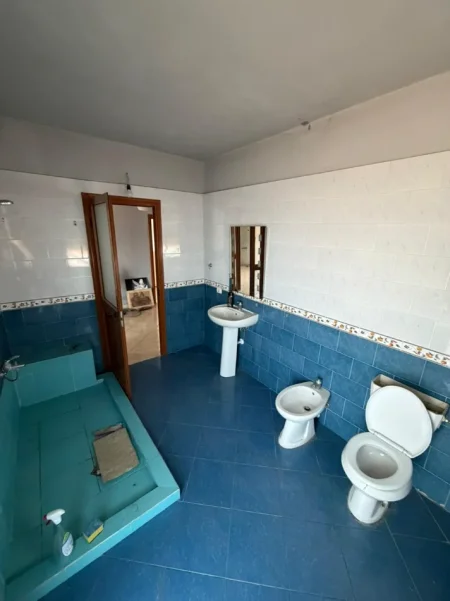 Tirane, jepet me qera apartament 3+1+Ballkon Kati 4, 150 m² 350 € (Astir)
