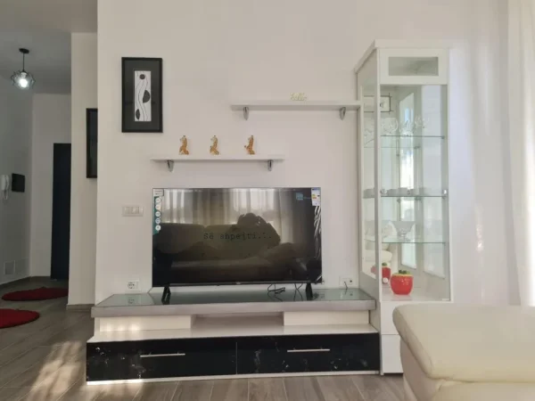 Tirane, jepet me qera apartament 1+1 Kati 2, 70 m² 500 € (Rruga 5 Maji)