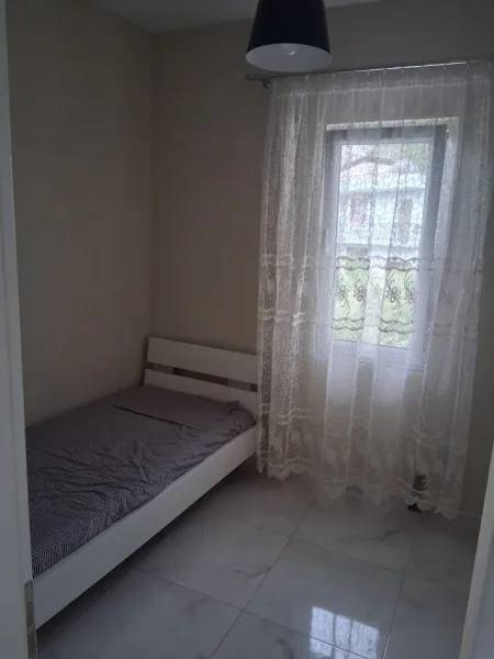 Tirane, jepet me qera apartament 3+1 Kati 2, 100 m² 550 € (Rruga e Elbasanit)