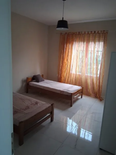 Tirane, jepet me qera apartament 3+1 Kati 2, 100 m² 550 € (Rruga e Elbasanit)