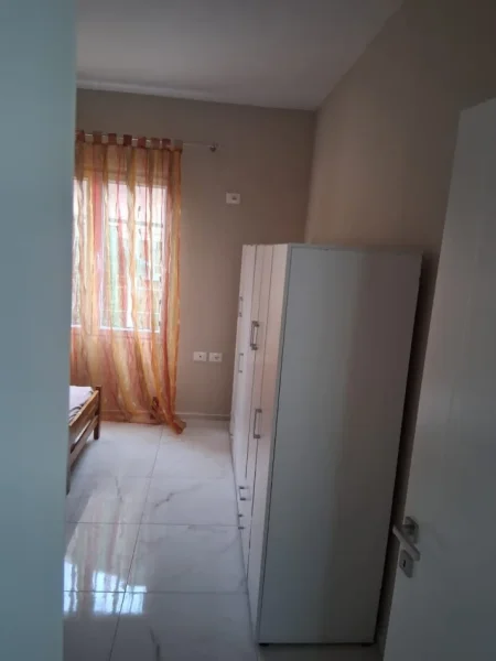 Tirane, jepet me qera apartament 3+1 Kati 2, 100 m² 550 € (Rruga e Elbasanit)