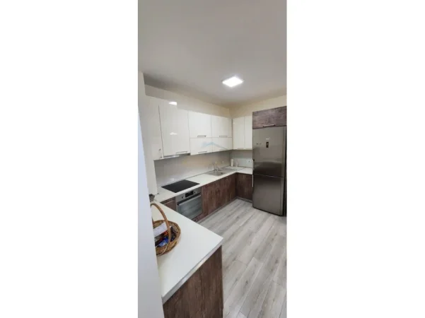 Tirane, shitet apartament 2+1 Kati 4, 100 m² 250.000 € (KOPSHTI ZOOLOGJIK)