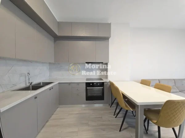 Tirane, jepet me qera apartament 1+1 Kati 5, 70 m² 730 € (Komuna e Parisit)
