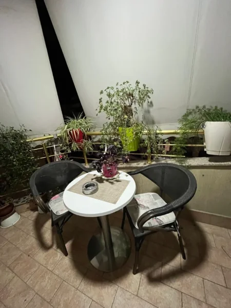 Tirane, jepet me qera apartament 1+1+Ballkon Kati 8, 65 m² 450 € 