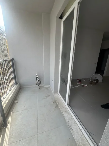 Tirane, shitet apartament 1+1+Ballkon Kati 4, 53 m² 65.450 € (Univers City)