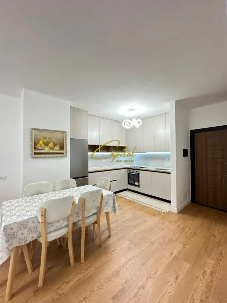 Tirane, jepet me qera apartament 2+1 Kati 1, 110 m² 700 € (RRUGA E DIBRES)