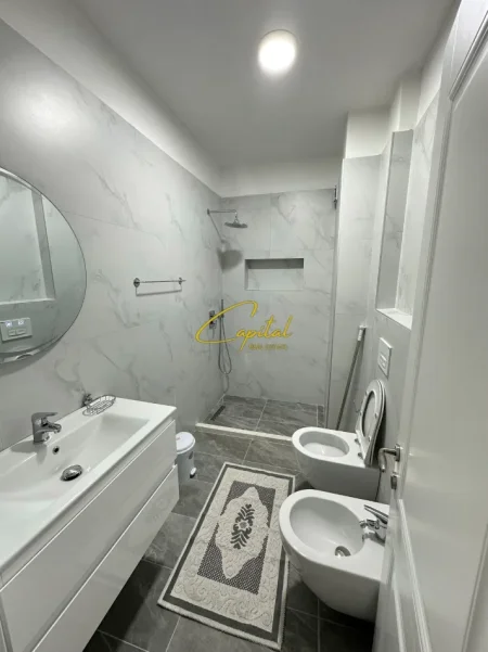 Tirane, jepet me qera apartament 2+1 Kati 1, 110 m² 700 € (RRUGA E DIBRES)