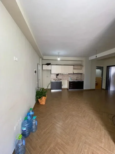 Tirane, jepet me qera apartament 2+1 Kati 8, 106 m² 450 € (ASTIR)
