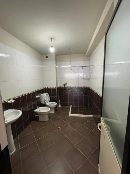 Tirane, jepet me qera apartament 2+1 Kati 8, 106 m² 450 € (ASTIR)
