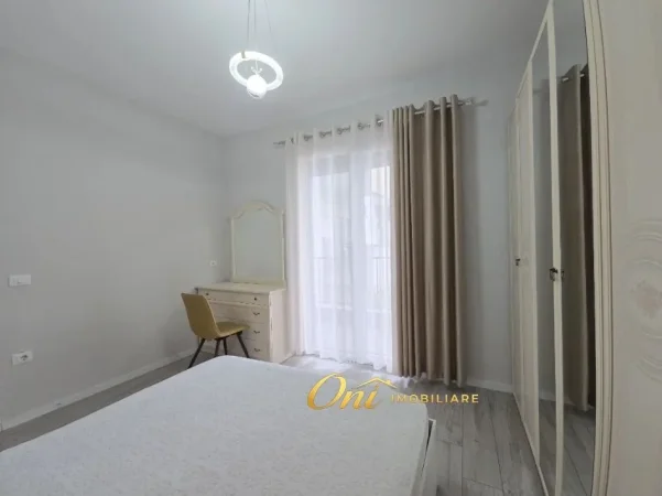Tirane, jepet me qera apartament 1+1 Kati 4, 70 m² 700 € (KOMUNA E PARISIT)