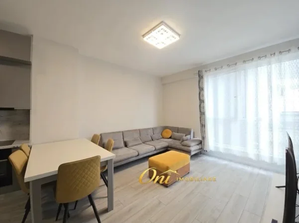 Tirane, jepet me qera apartament 1+1 Kati 4, 70 m² 700 € (KOMUNA E PARISIT)