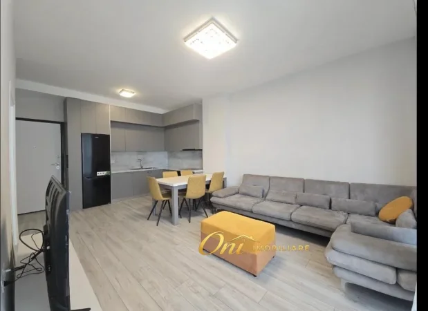 Tirane, jepet me qera apartament 1+1 Kati 4, 70 m² 700 € (KOMUNA E PARISIT)