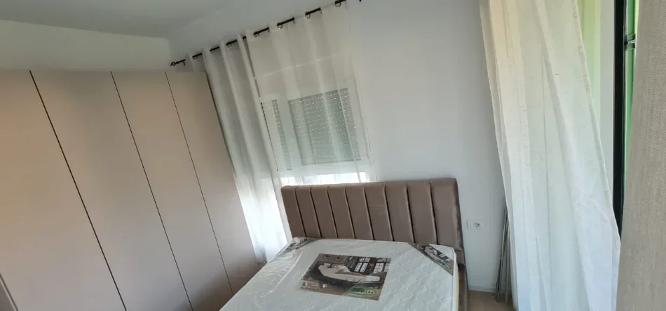 Tirane, jepet me qera apartament 2+1 Kati 5, 70 m² 500 € (ALI DEMI)