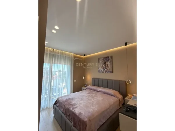 Tirane, jepet me qera apartament 1+1 Kati 4, 50 m² 500 € (KOMPLEKSI asl)