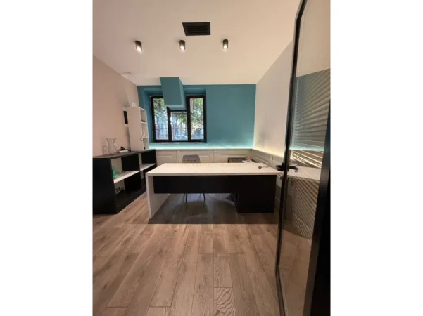 Tirane, jepet me qera zyre Kati 0, 76 m² 800 € (Brryli)