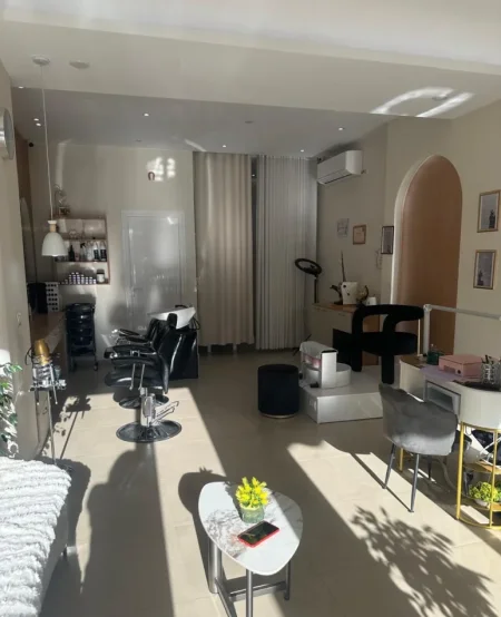 Tirane, shitet ambjent biznesi Kati 1, 45 m² 10000 € (Rruga e Kavajës)
