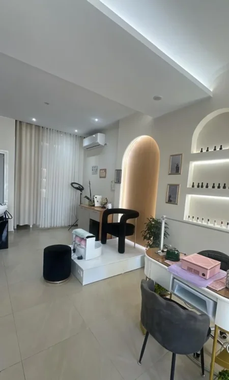 Tirane, shitet ambjent biznesi Kati 1, 45 m² 10000 € (Rruga e Kavajës)