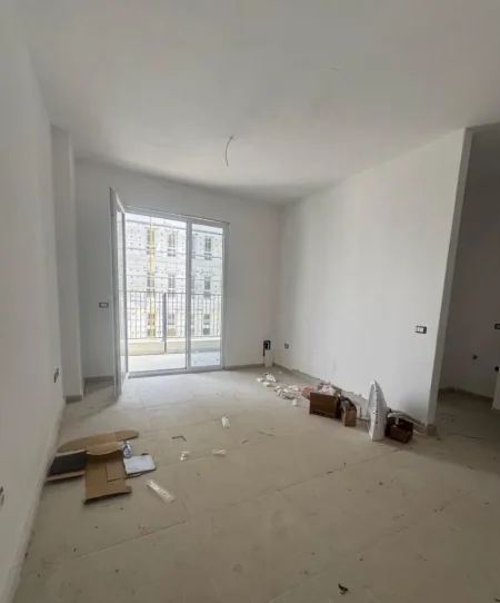 Tirane, shitet apartament 1+1 Kati 4, 53 m² 65.450 € (UNIVERS CITY)