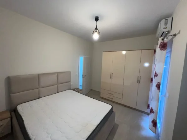 Tirane, jepet me qera apartament 1+1 Kati 2, 65 m² 450 € (RRUGA E DIBRES)