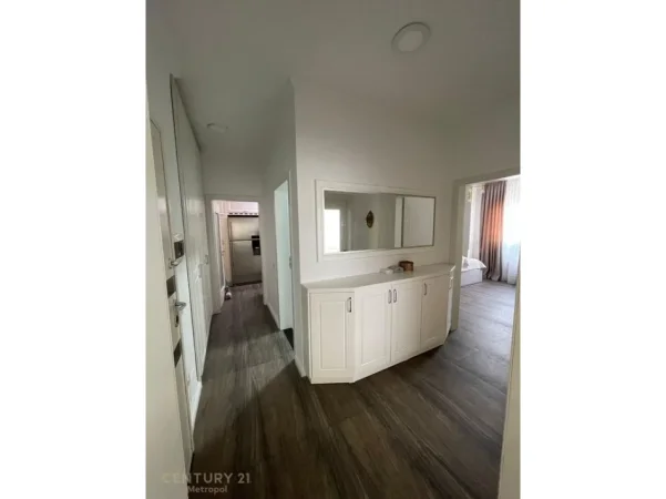 Tirane, jepet me qera apartament 2+1 Kati 7, 100 m² 1.000 € (Myslym shyri)