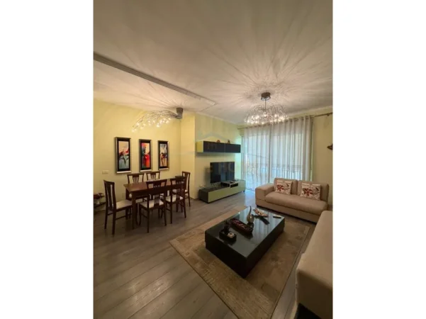 Tirane, shitet apartament 2+1 Kati 4, 107 m² 325.000 € (Rruga e Barrikadave)