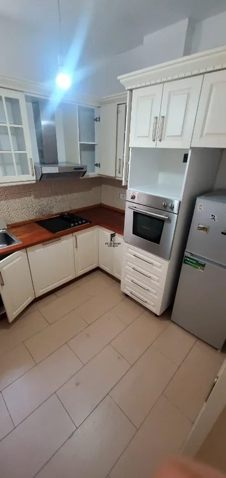 Tirane, jepet me qera apartament 3+1 Kati 2, 100 m² 460 € (SIRI KODRA)