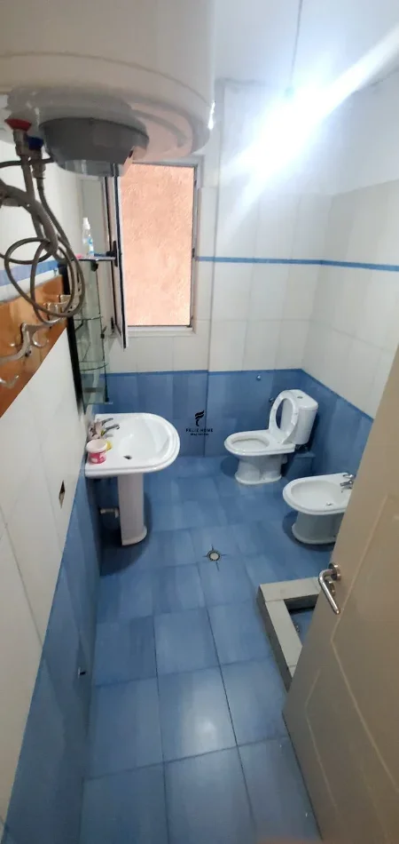 Tirane, jepet me qera apartament 3+1 Kati 2, 100 m² 460 € (SIRI KODRA)