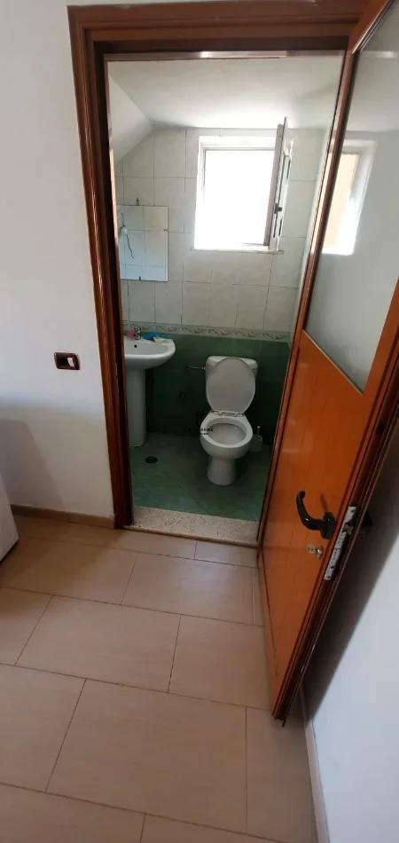 Tirane, jepet me qera apartament 3+1 Kati 2, 100 m² 460 € (SIRI KODRA)