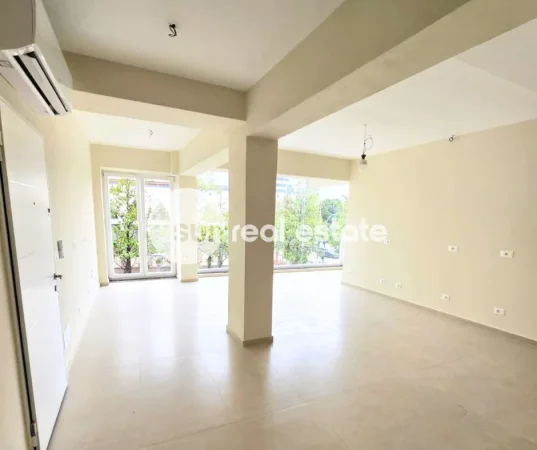 Shkoder, jepet me qera ambjent biznesi Kati 1, 67 m² 