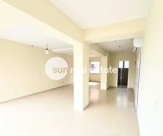 Shkoder, jepet me qera ambjent biznesi Kati 1, 67 m² 