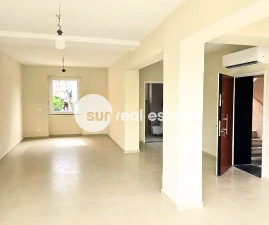 Shkoder, jepet me qera ambjent biznesi Kati 1, 67 m² 