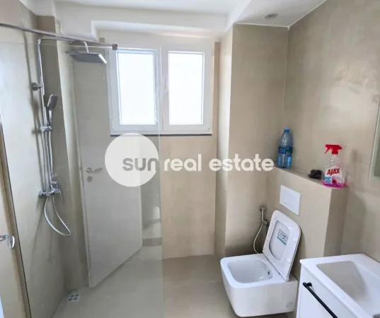 Shkoder, jepet me qera ambjent biznesi Kati 1, 67 m² 
