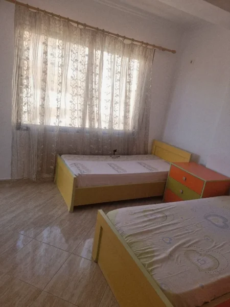 Tirane, jepet me qera apartament 2+1 Kati 7, 100 m² 500 € (PALLATI ME SHIGJETA)
