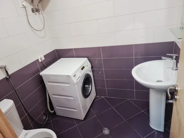Tirane, jepet me qera apartament 2+1 Kati 7, 100 m² 500 € (PALLATI ME SHIGJETA)
