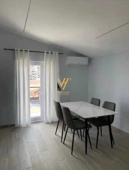 Tirane, jepet me qera apartament 1+1+Ballkon Kati 5, 65 m² 520 € (ISH PARKU)