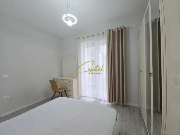 Tirane, jepet me qera apartament 1+1 Kati 5, 70 m² 700 € (KOMUNA E PARISIT)
