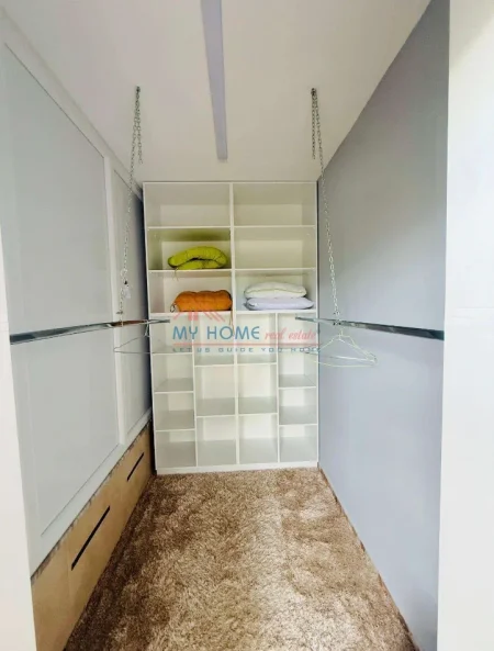 Tirane, jepet me qera apartament 2+1+Ballkon Kati 4, 137 m² 1.200 € (Liqeni i Thate)