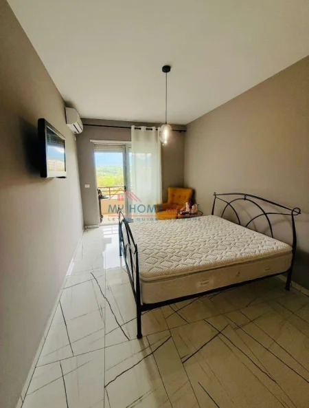 Tirane, jepet me qera apartament 2+1+Ballkon Kati 4, 137 m² 1.200 € (Liqeni i Thate)