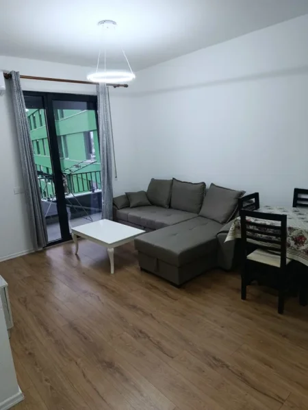 Tirane, jepet me qera apartament 1+1 Kati 4, 55 m² 450 € (Rruga 5 Maji)