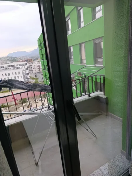 Tirane, jepet me qera apartament 1+1 Kati 4, 55 m² 450 € (Rruga 5 Maji)
