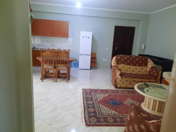 Shqiperi, jepet me qera apartament Kati 1, 68 m² 30.000 Leke (Xhamlliku)