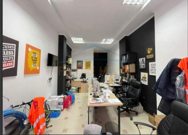 Tirane, shitet ambjent biznesi Kati 0, 27 m² 55.000 Euro (Pran market jata)