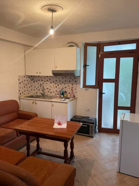 Tirane, jepet me qera apartament Kati 1, 60 m² 20.000 Leke (Qyteti Studenti)