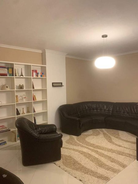 Tirane, jepet me qera apartament 3+1+BLK Kati 3, 121 m² 1.000 Euro (Rruga Islam Alla)