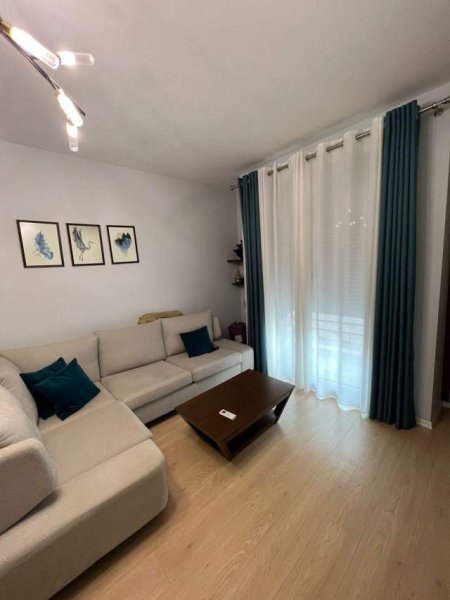 Tirane, jepet me qera apartament 1+1 Kati 4, 60 m² 450 Euro (Tregu Elektrik)